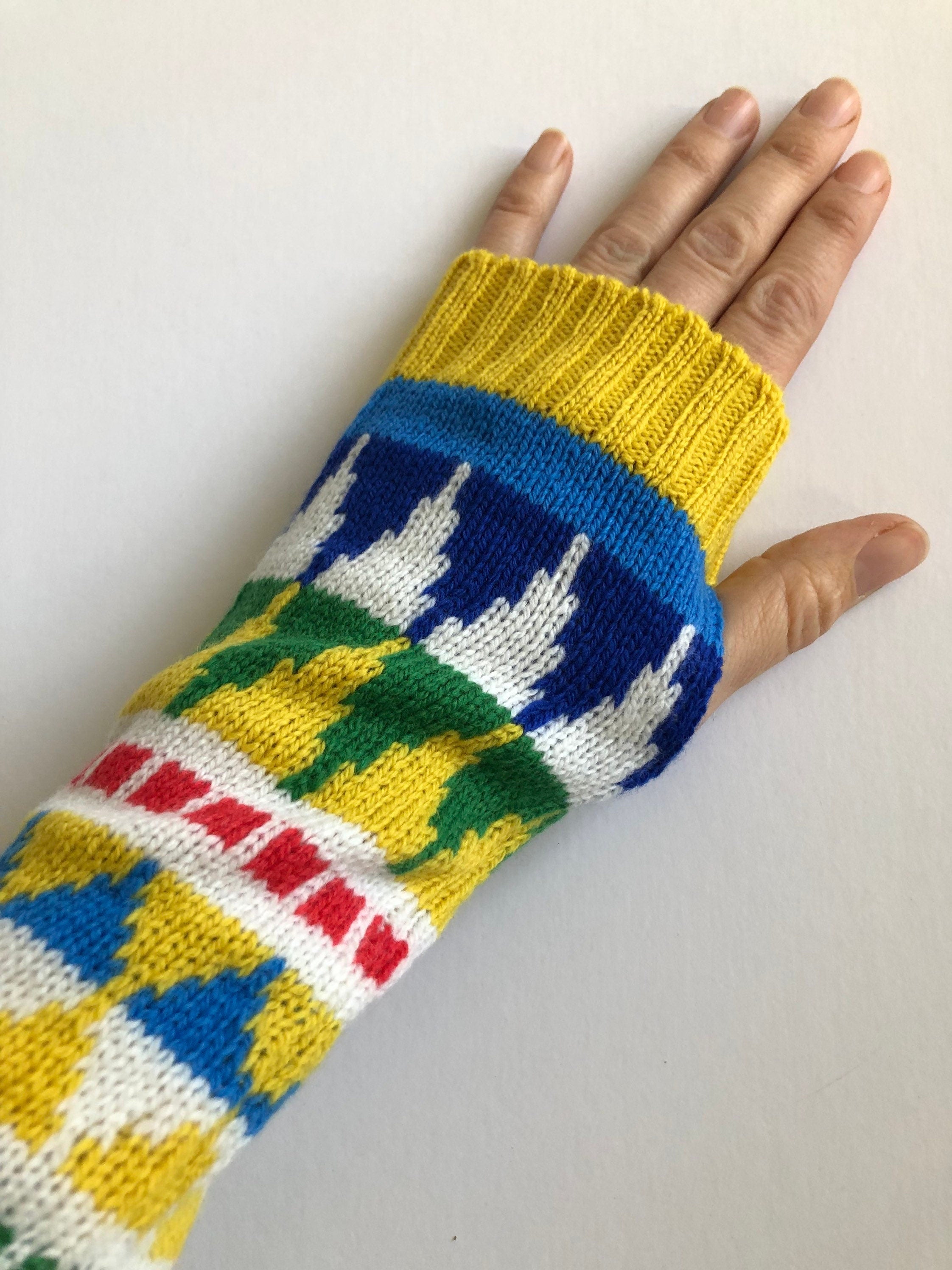 Wrist Warmers / Fingerless gloves - Adult Size / Knitted Lambswool Fairisle Nordic Mittens