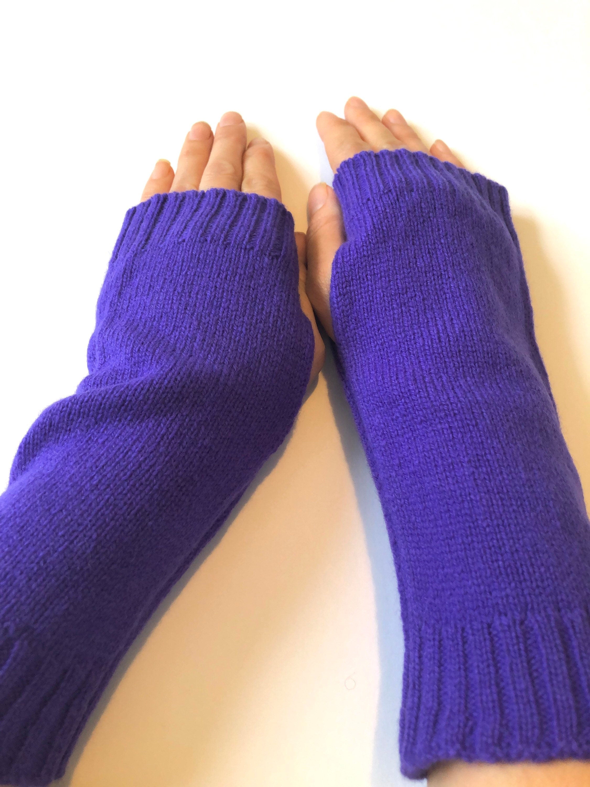 Purple Knitted Wristwarmers / Fingerless gloves / Adult size / Women / Lambswool