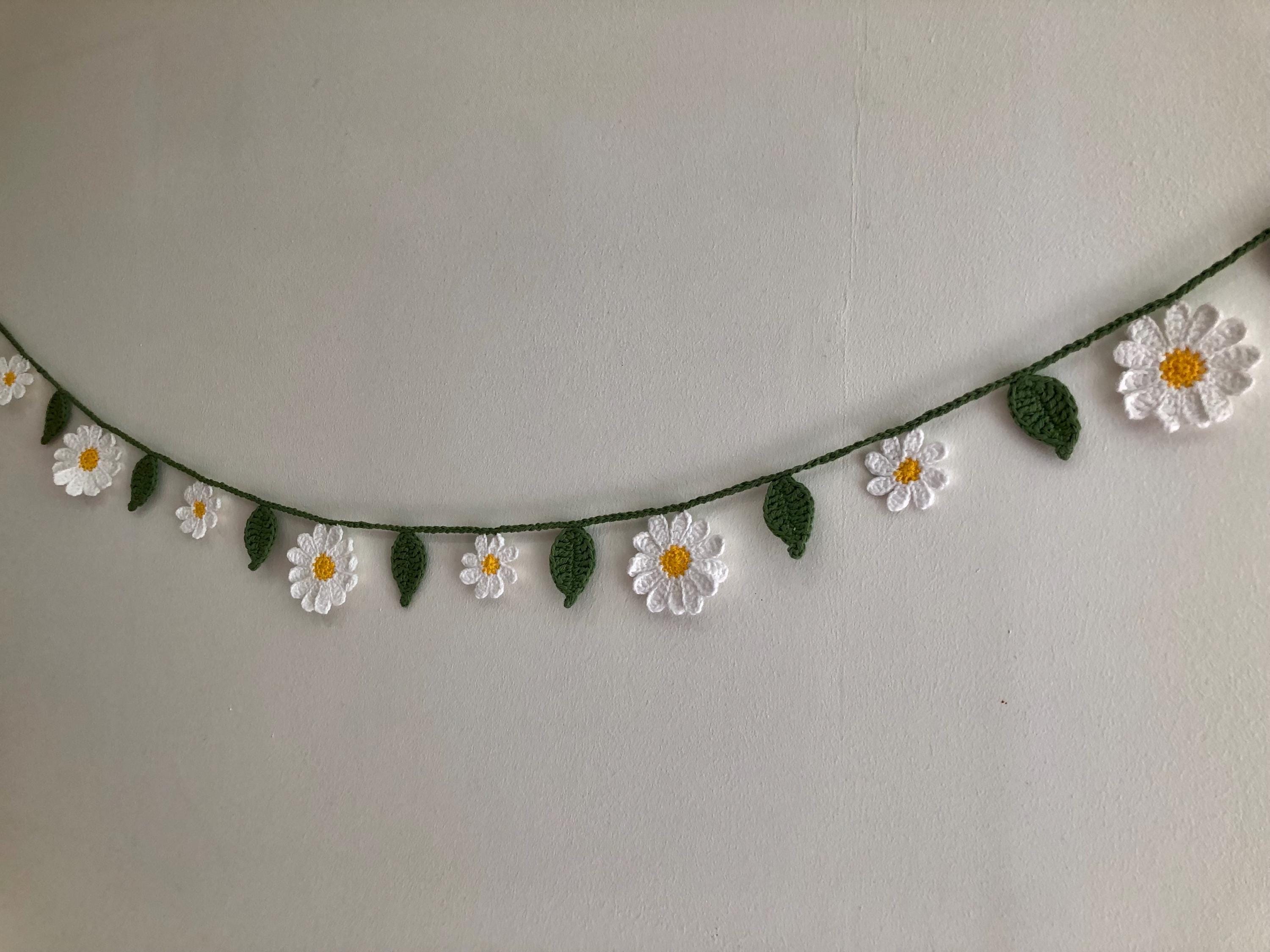 Daisy Chain Garland - Crochet Wall / Nursery / Garden / Party Decor