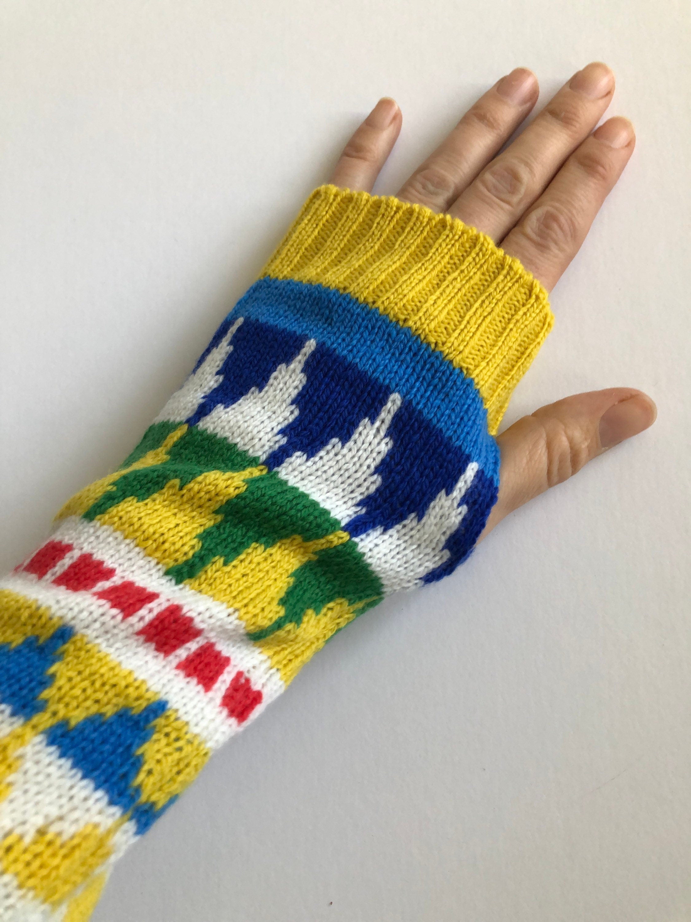 Wrist Warmers / Fingerless gloves - Adult Size / Knitted Lambswool Fairisle Nordic Mittens