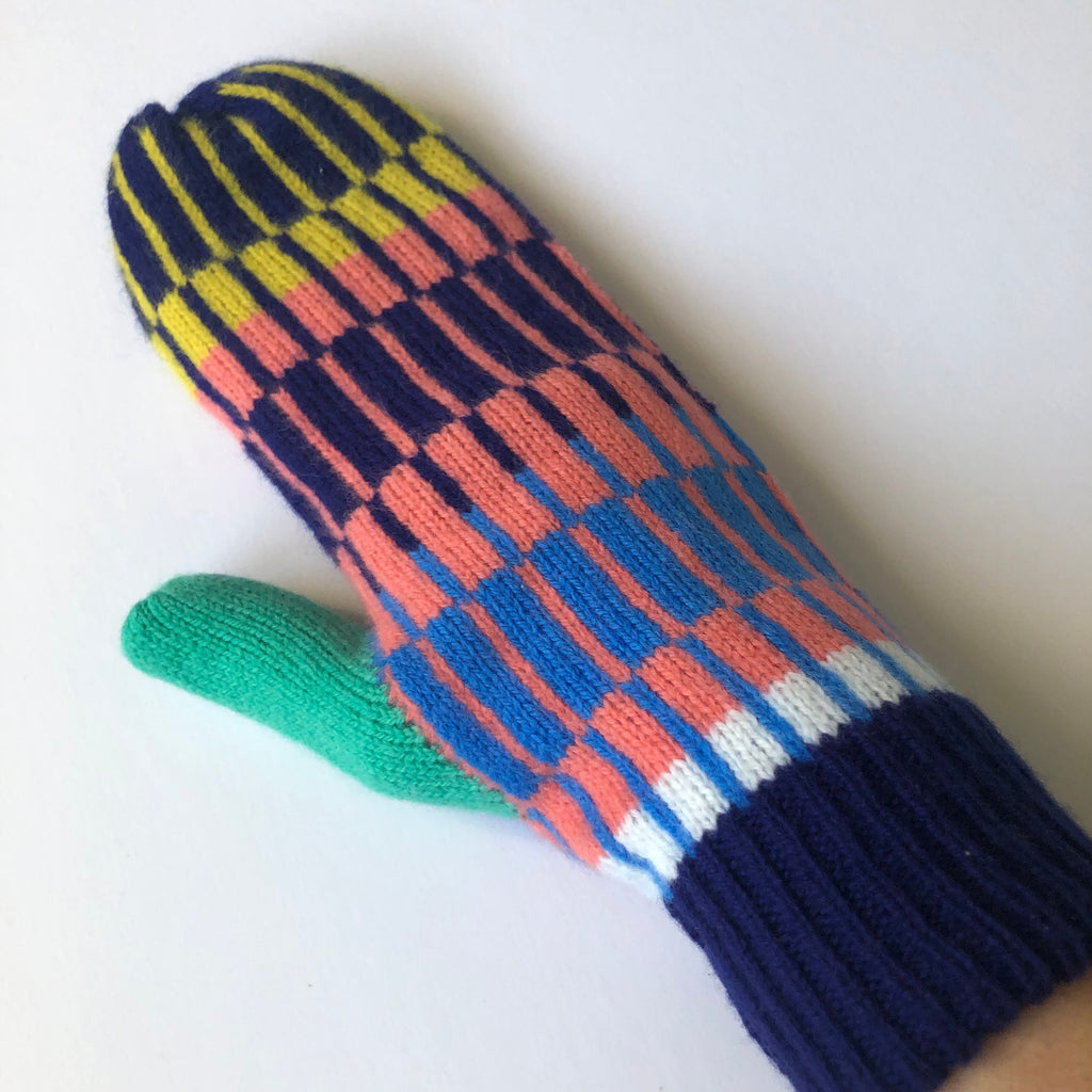 Mittens on a string for Women - Colourful Fairisle Nordic Lambswool Gloves with String or Loose.