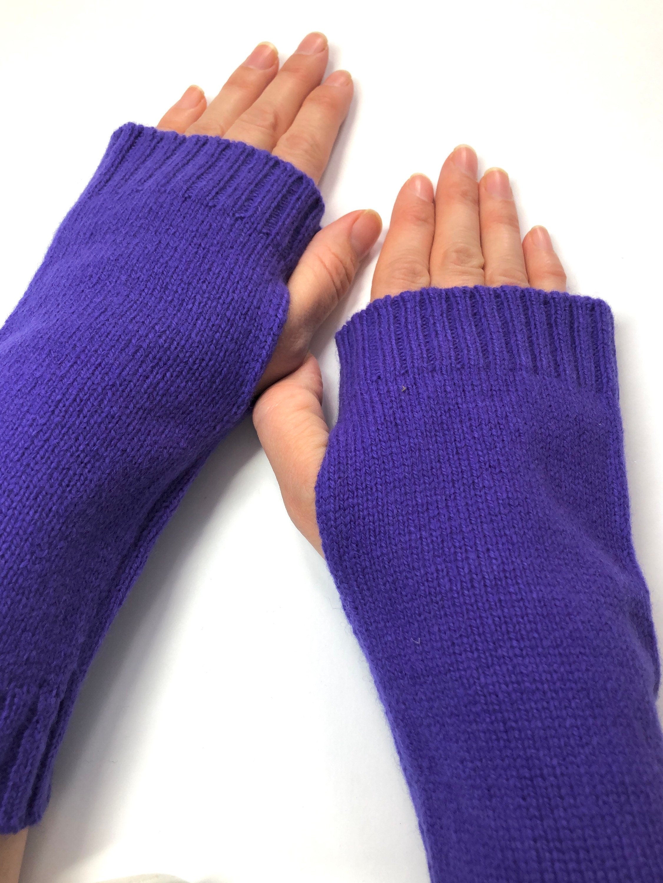 Purple Knitted Wristwarmers / Fingerless gloves / Adult size / Women / Lambswool