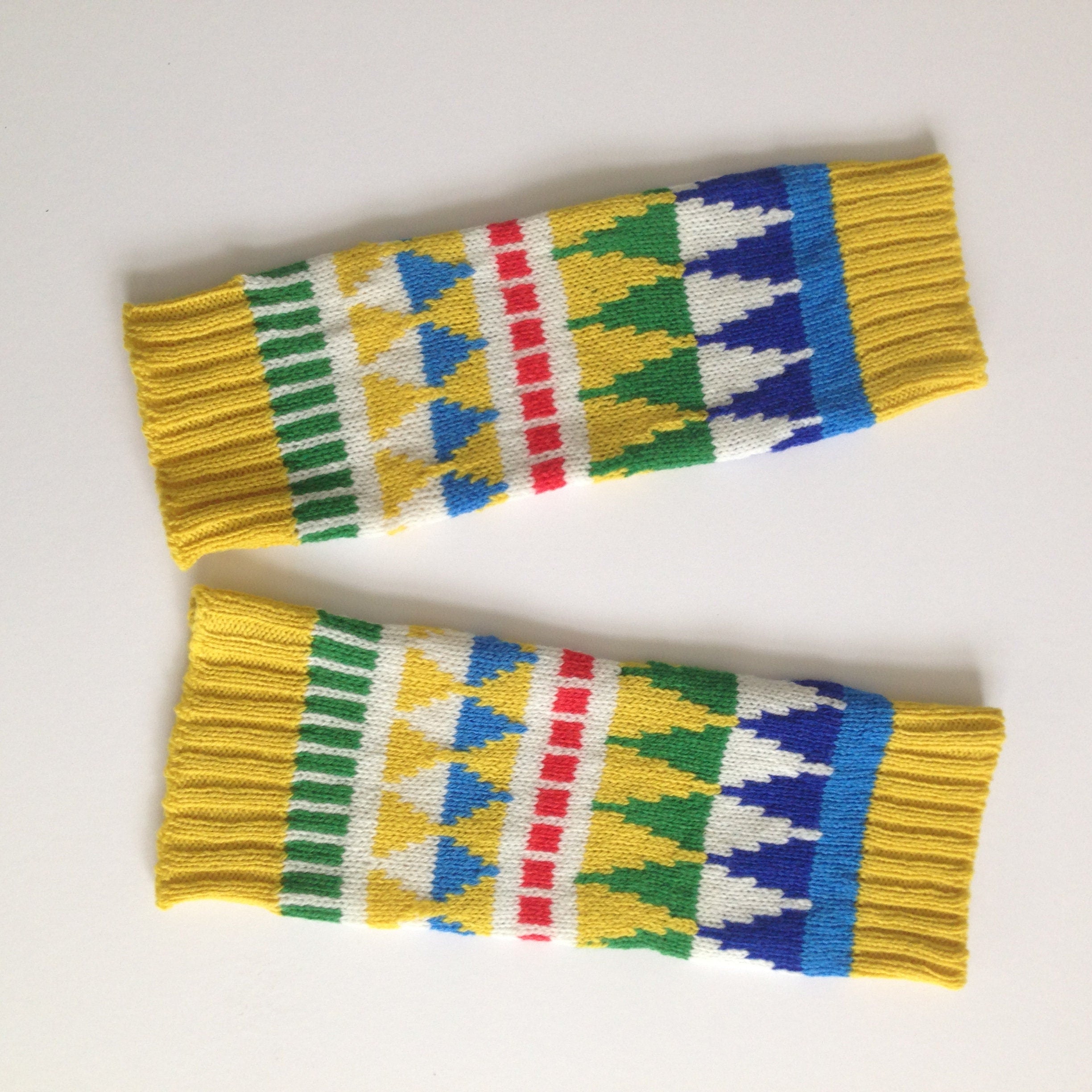 Wrist Warmers / Fingerless gloves - Adult Size / Knitted Lambswool Fairisle Nordic Mittens
