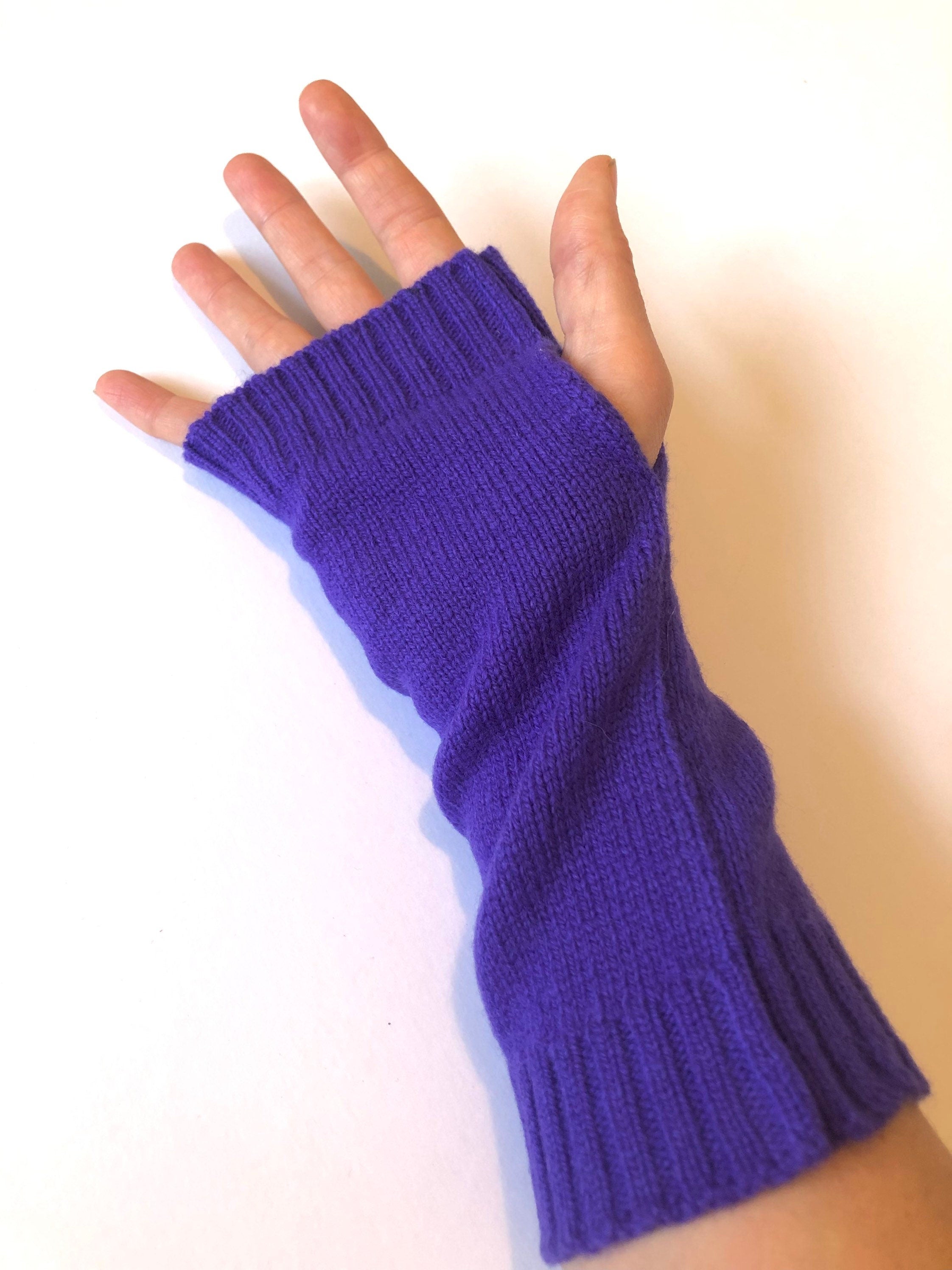 Purple Knitted Wristwarmers / Fingerless gloves / Adult size / Women / Lambswool