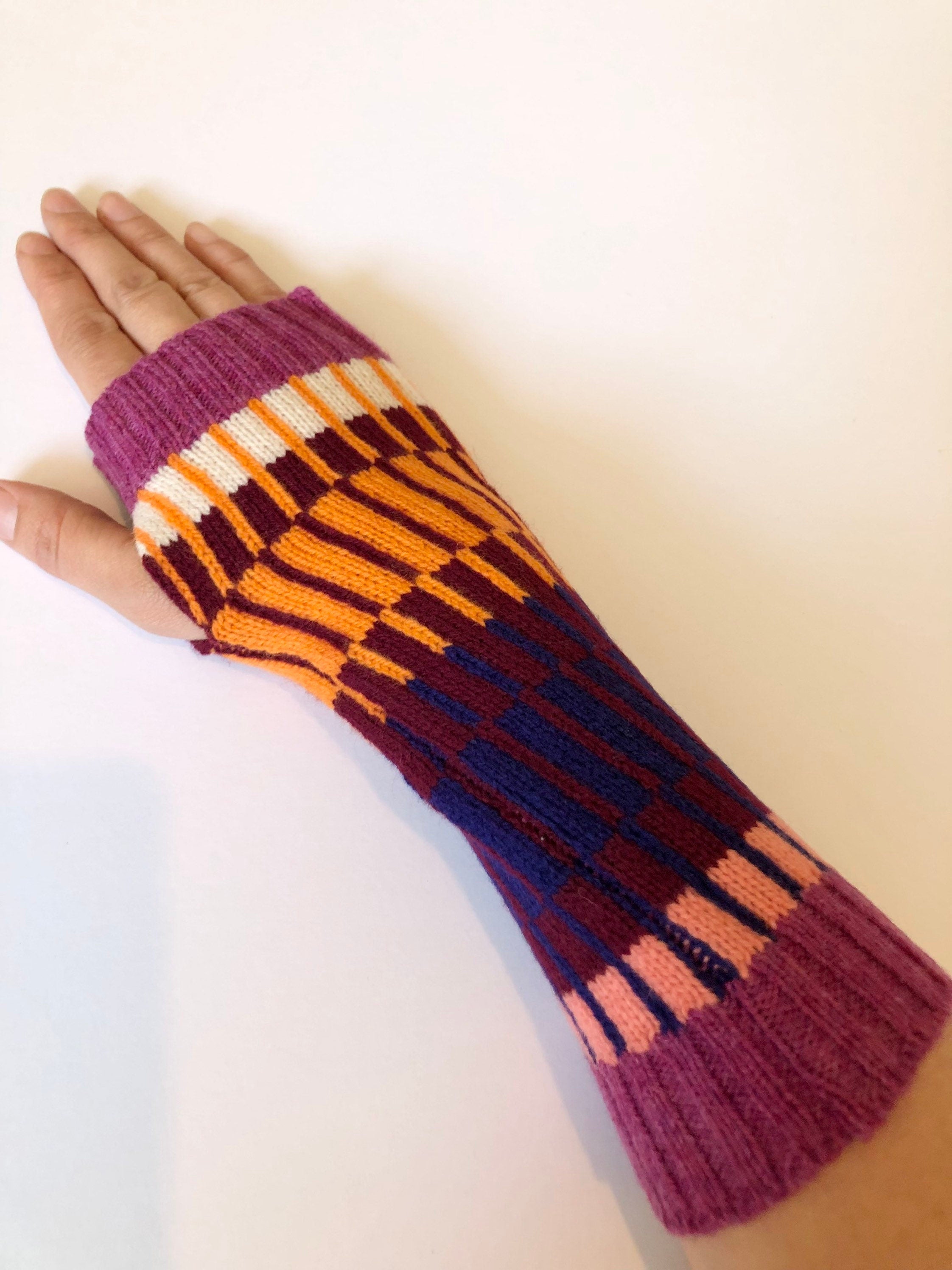 Wrist Warmers / Ladies Fingerless Gloves / Winter Mittens / Adult Size Handmade Knitted Lambswool Cosy Accessories