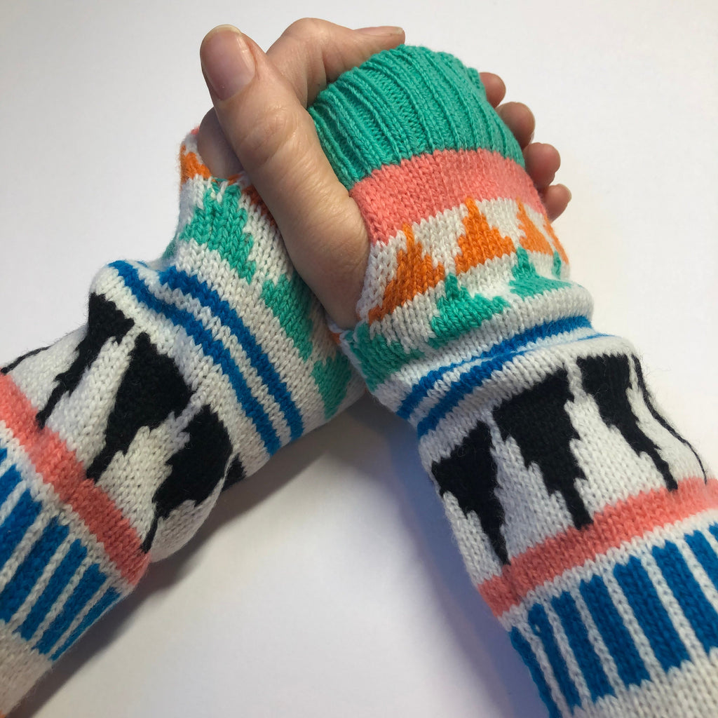 Green Geo Patterned Women’s Wrist Warmers knitted in soft Lambswool