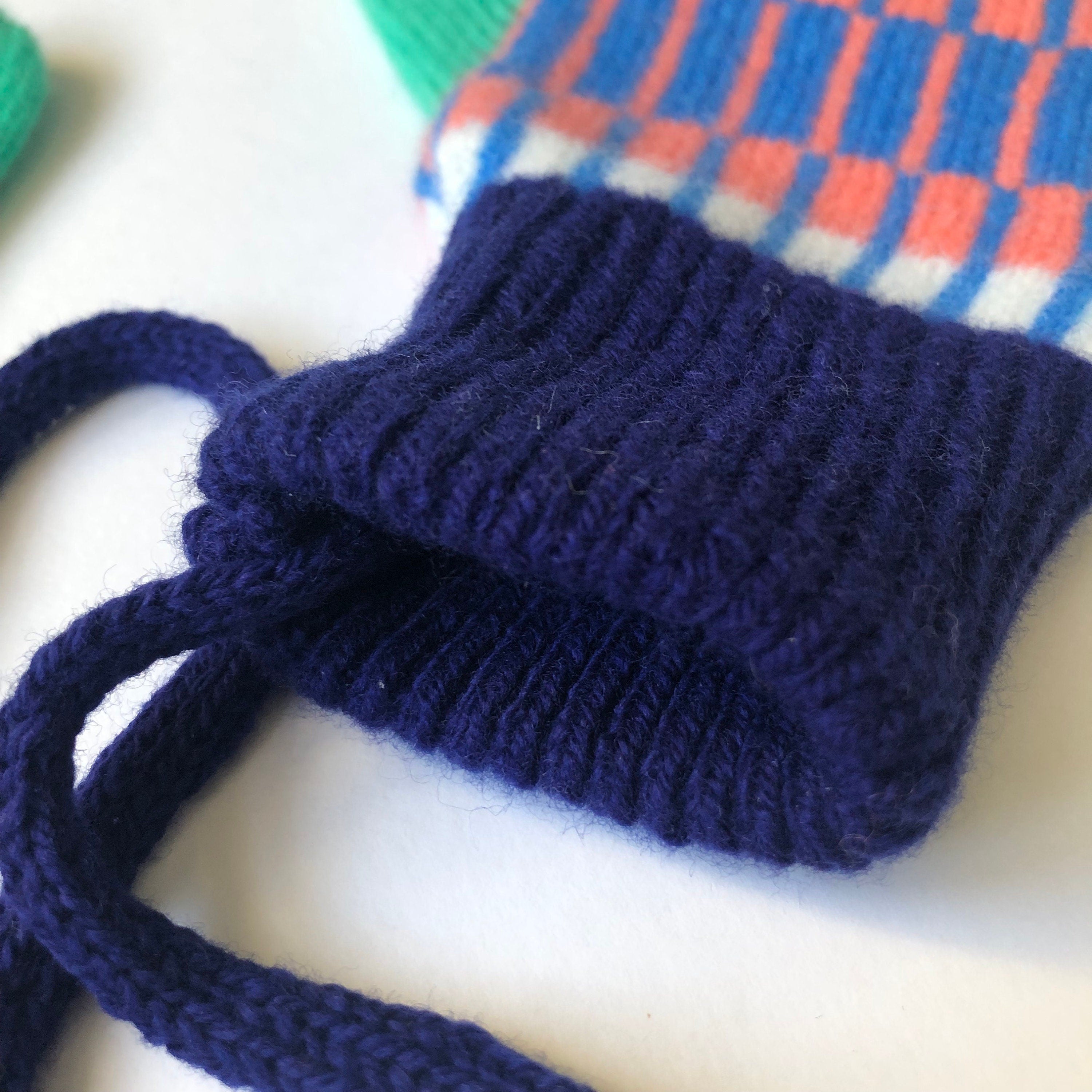 Mittens on a string for Women - Colourful Fairisle Nordic Lambswool Gloves with String or Loose.