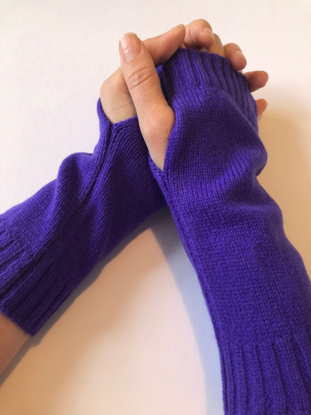 Purple Knitted Wristwarmers / Fingerless gloves / Adult size / Women / Lambswool