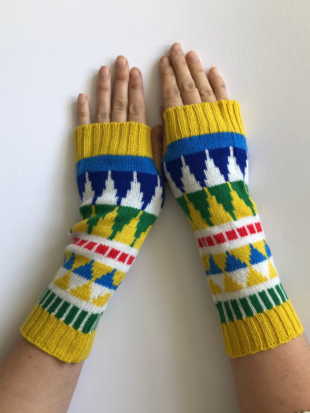 Wrist Warmers / Fingerless gloves - Adult Size / Knitted Lambswool Fairisle Nordic Mittens