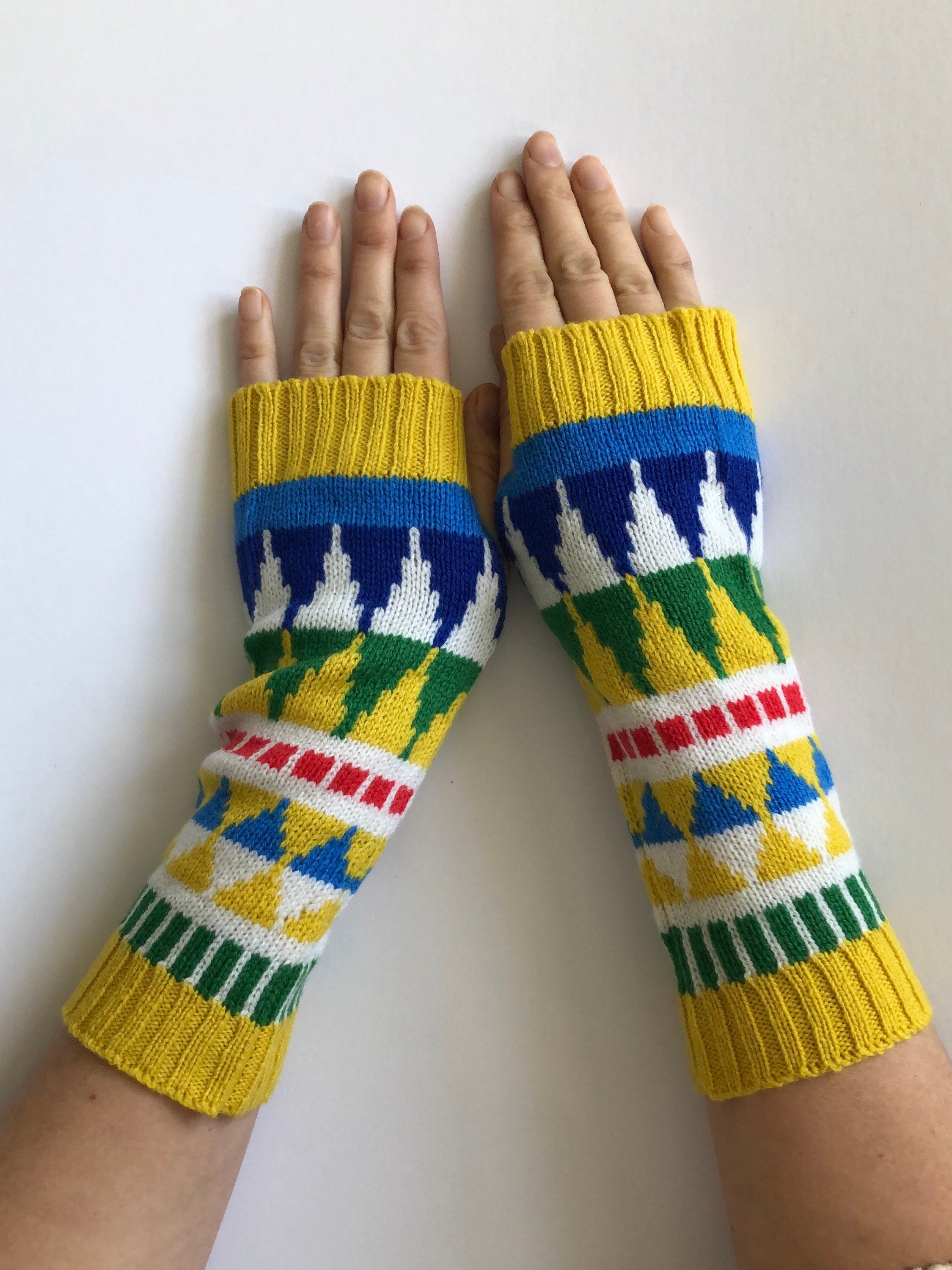 Wrist Warmers / Fingerless gloves - Adult Size / Knitted Lambswool Fairisle Nordic Mittens