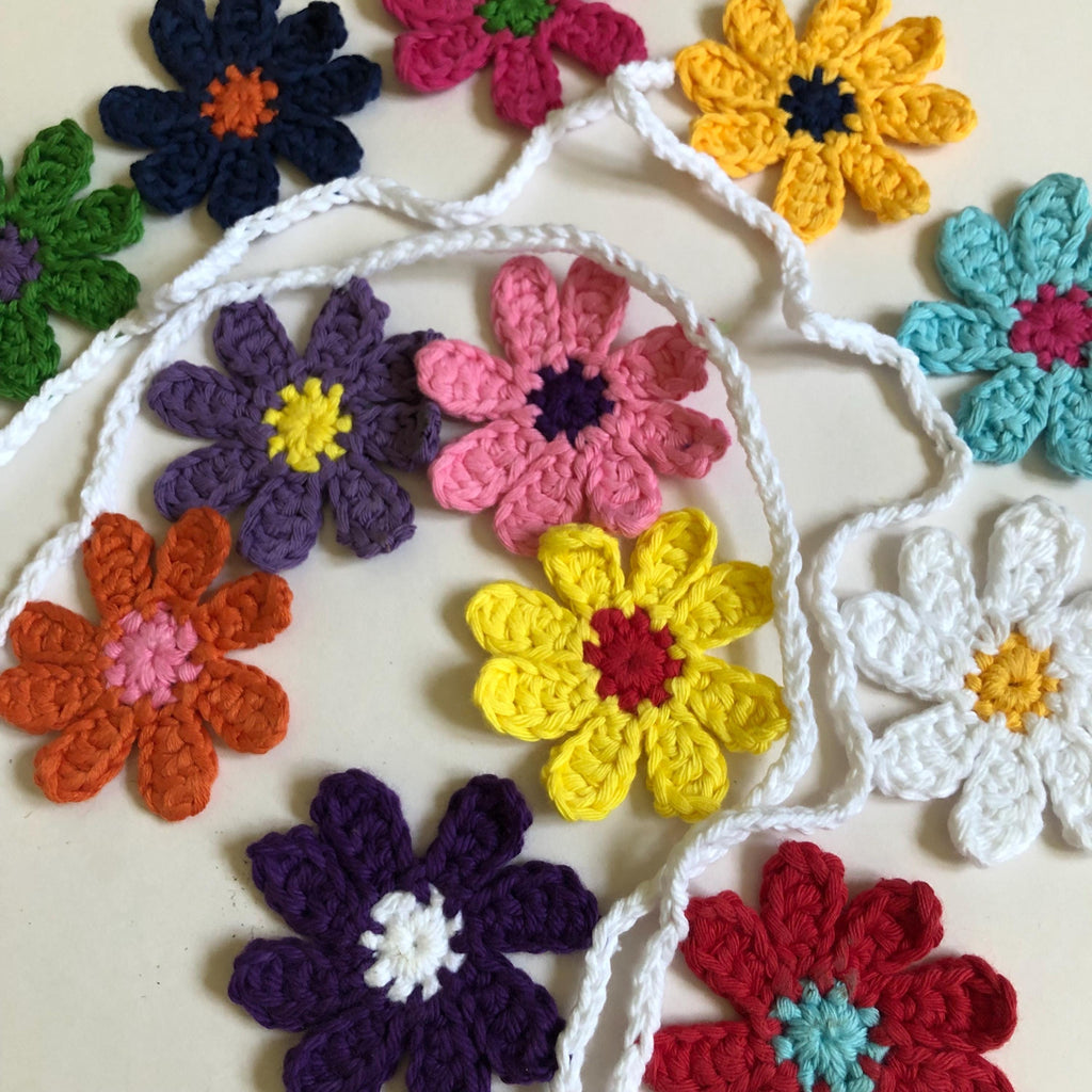 Daisy Flowers Garland - Handmade Crochet Wall / Festival / Garden / Party Decor