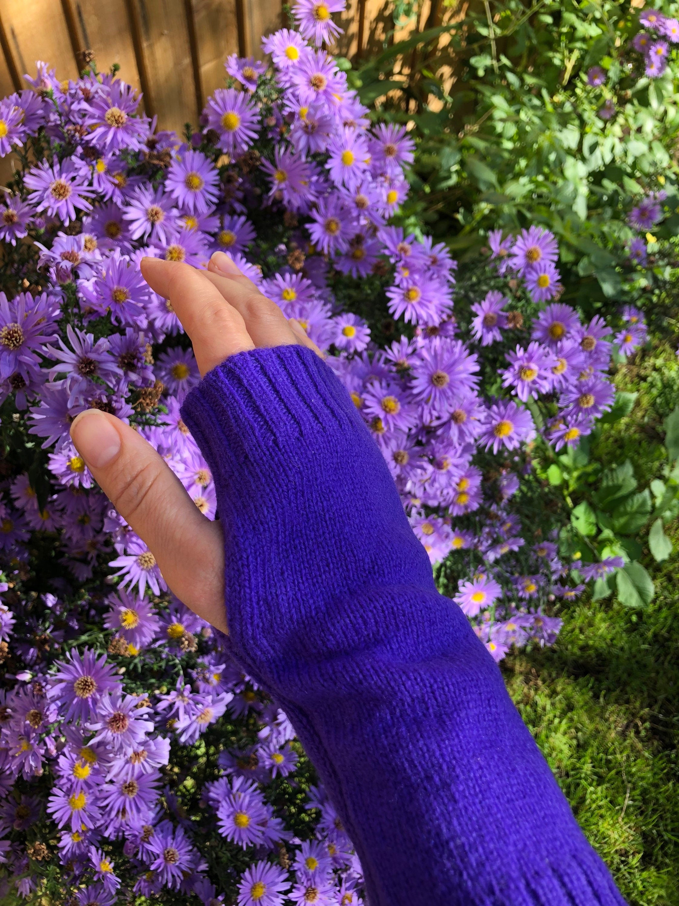 Purple Knitted Wristwarmers / Fingerless gloves / Adult size / Women / Lambswool