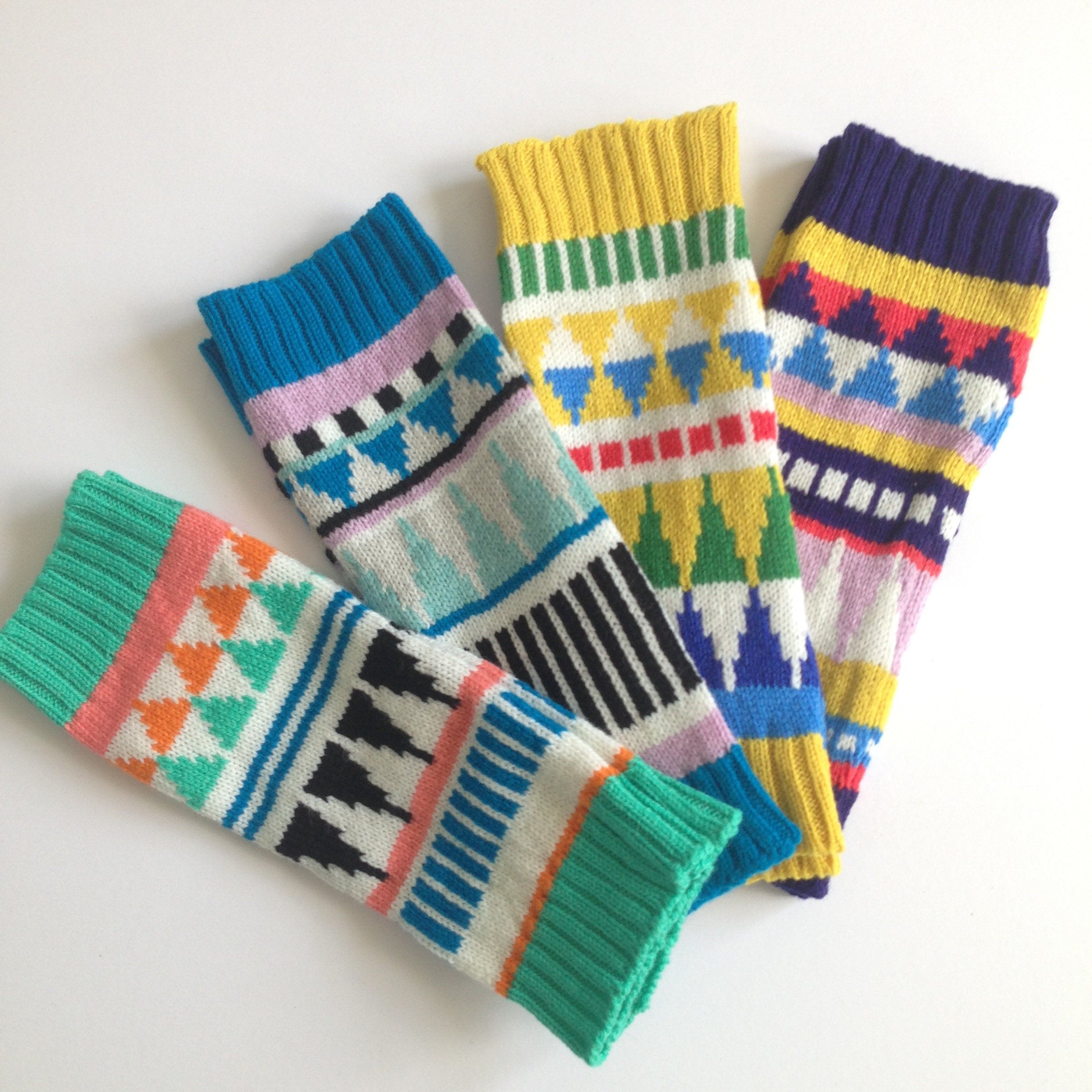 Green Geo Patterned Women’s Wrist Warmers knitted in soft Lambswool