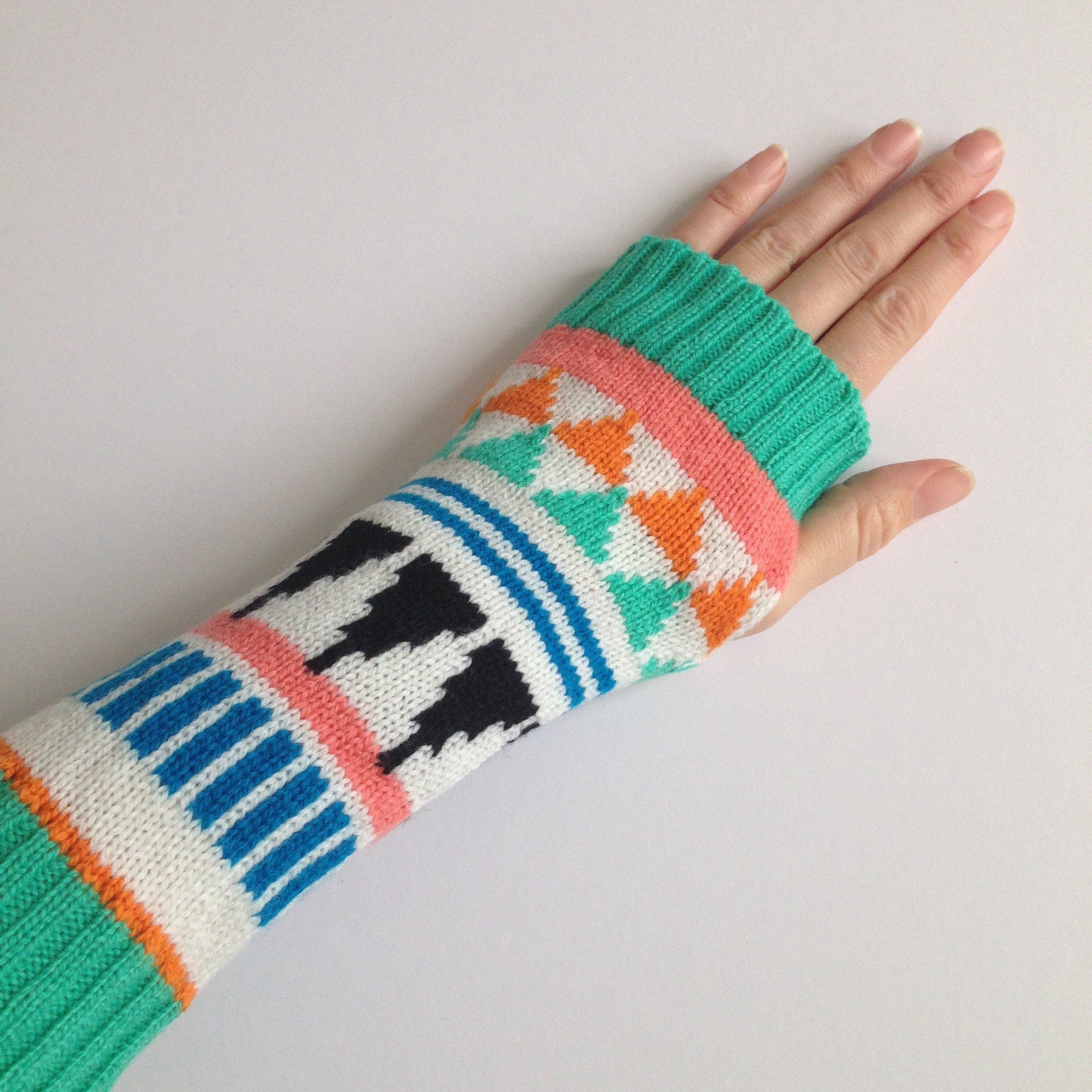 Green Geo Patterned Women’s Wrist Warmers knitted in soft Lambswool