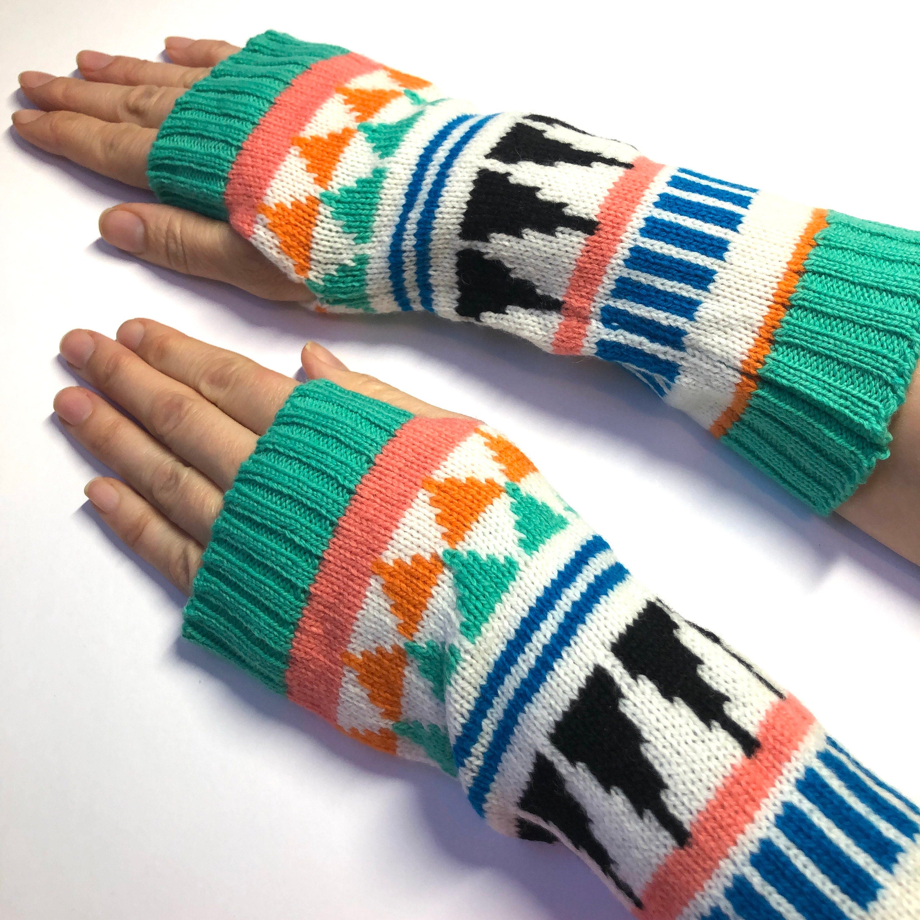 Green Geo Patterned Women’s Wrist Warmers knitted in soft Lambswool