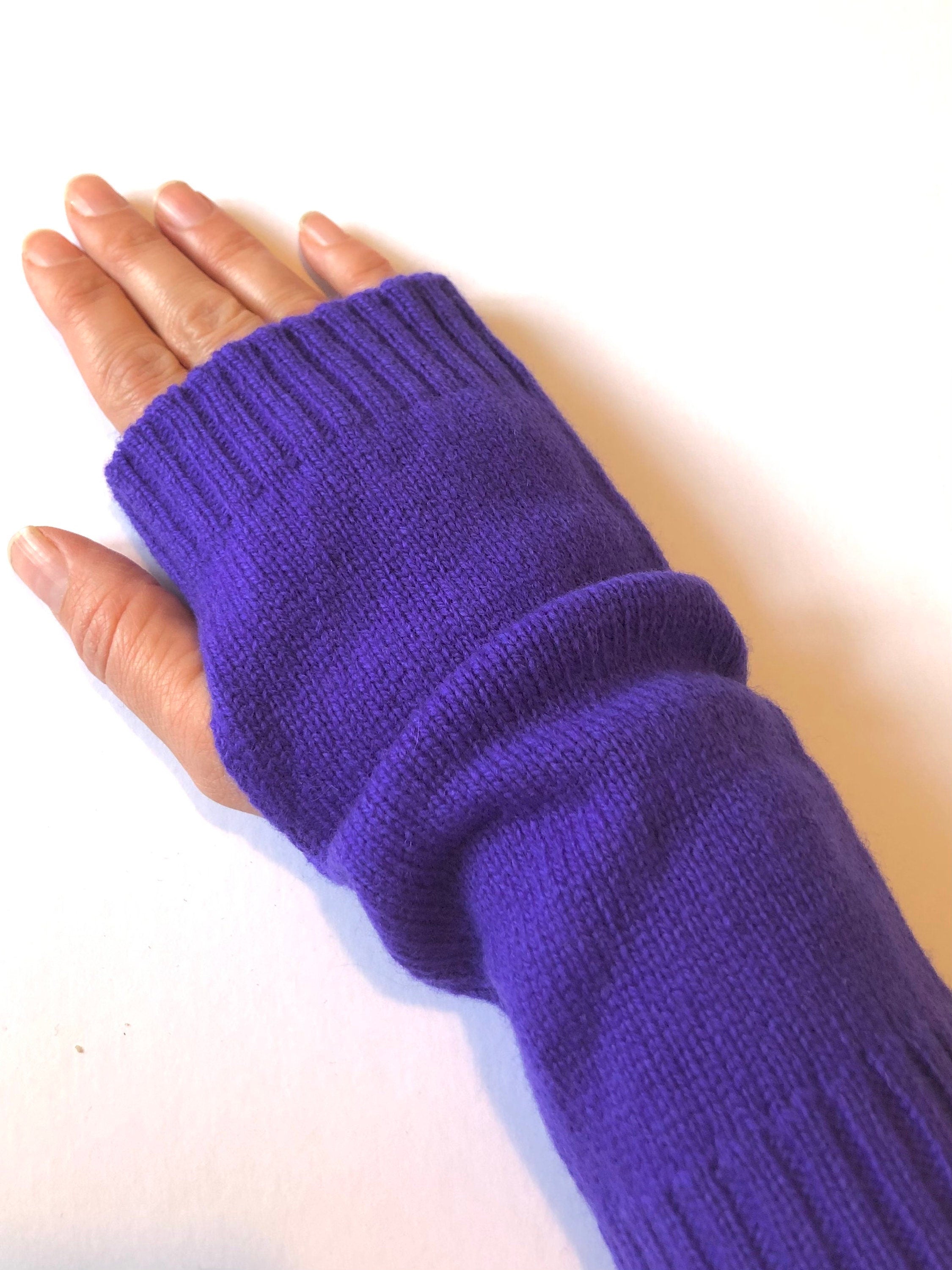Purple Knitted Wristwarmers / Fingerless gloves / Adult size / Women / Lambswool