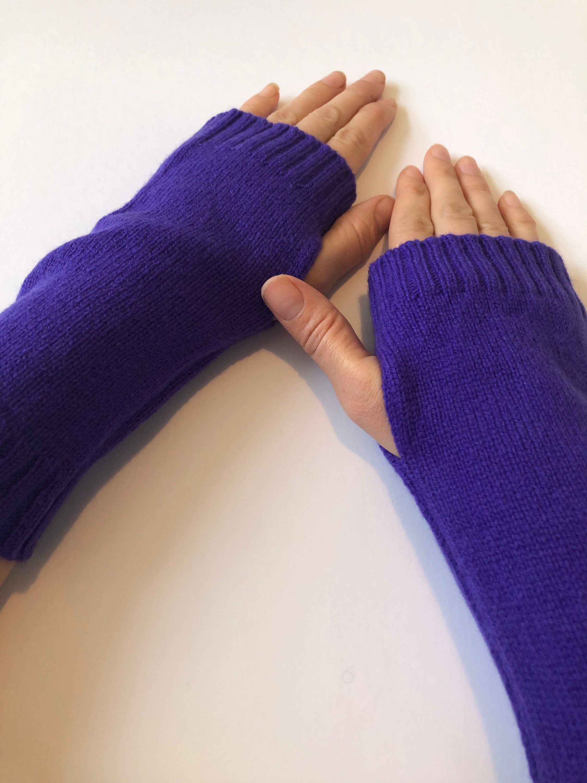 Purple Knitted Wristwarmers / Fingerless gloves / Adult size / Women / Lambswool