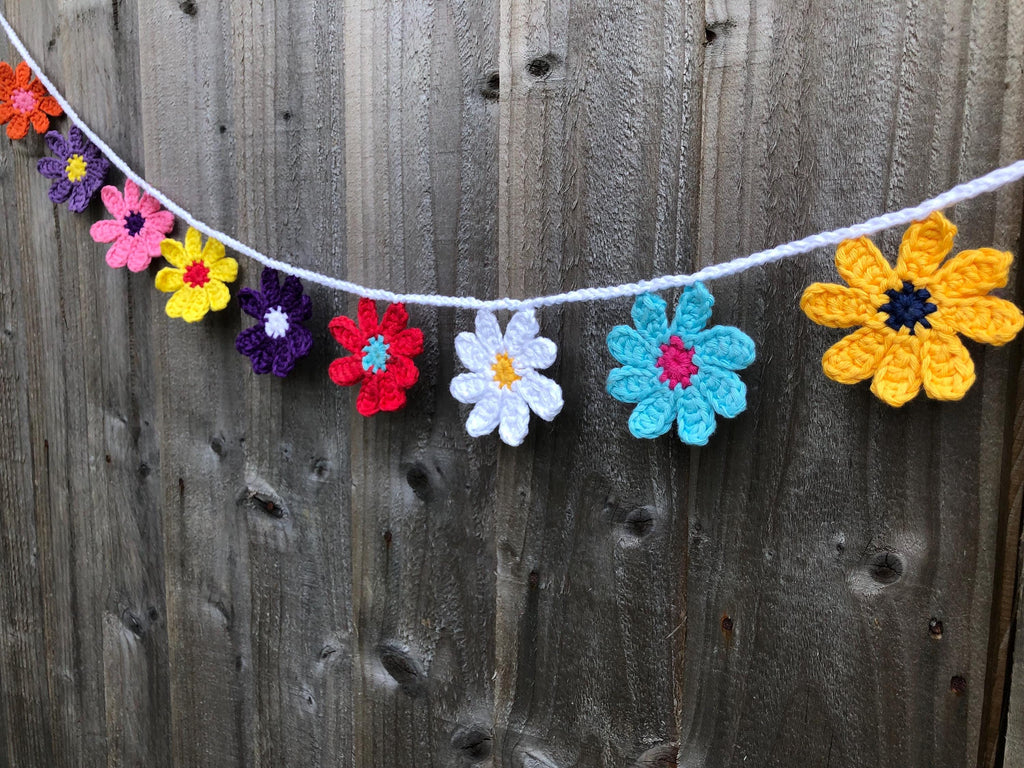 Daisy Flowers Garland - Handmade Crochet Wall / Festival / Garden / Party Decor